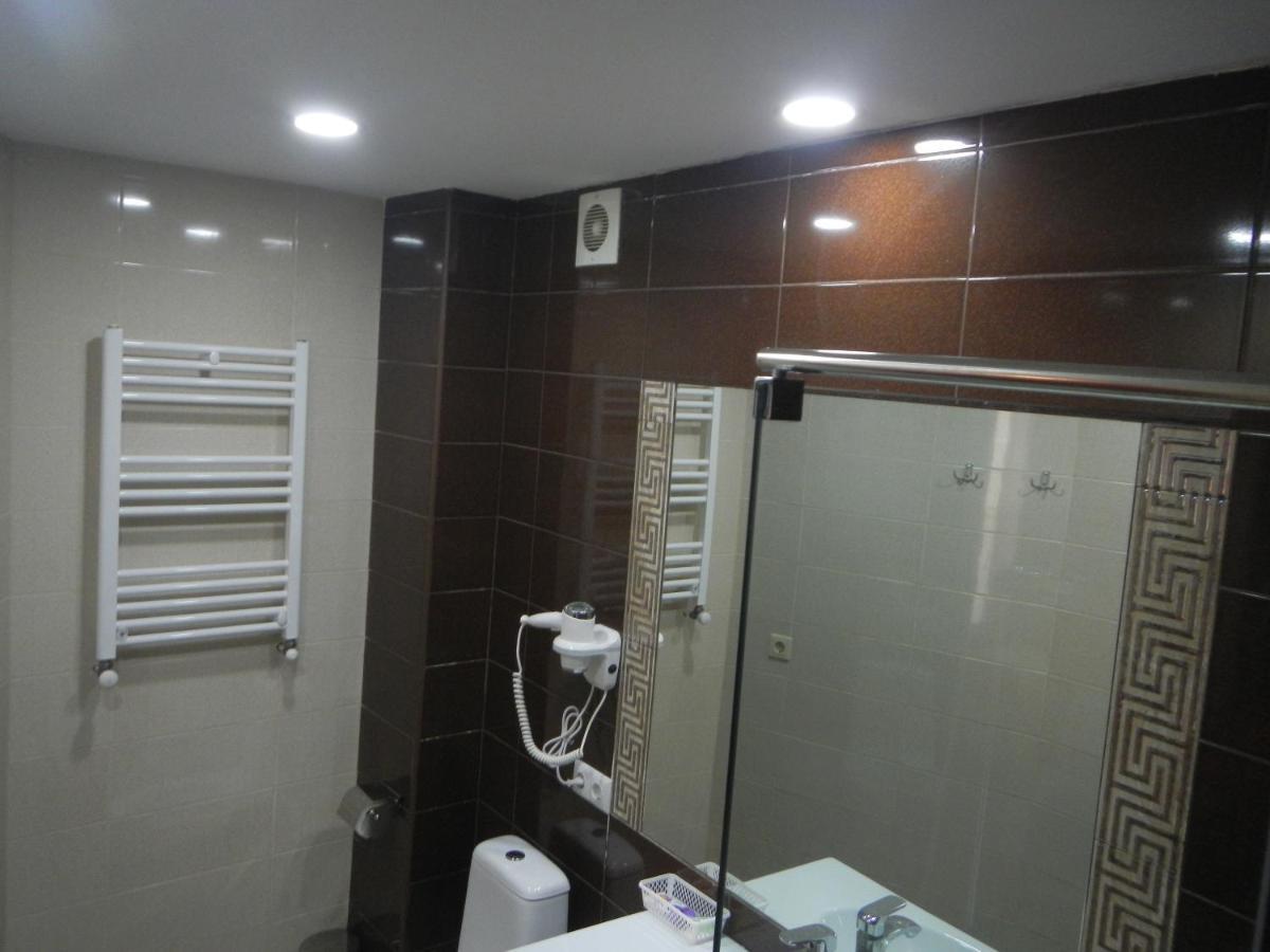 Two Lions Hotel Тбилиси Екстериор снимка