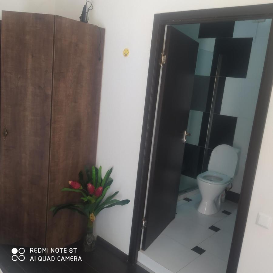 Two Lions Hotel Тбилиси Екстериор снимка