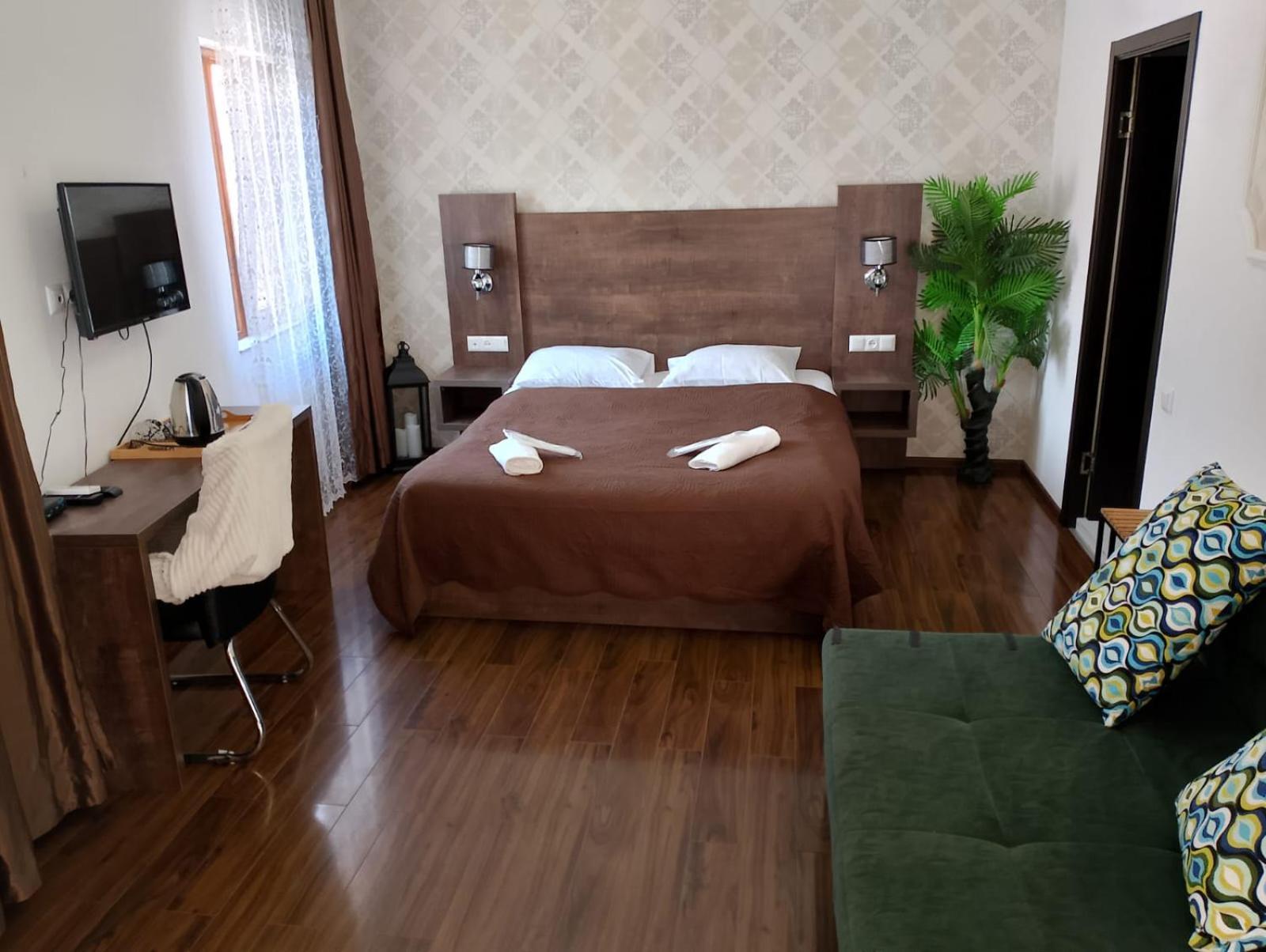 Two Lions Hotel Тбилиси Екстериор снимка