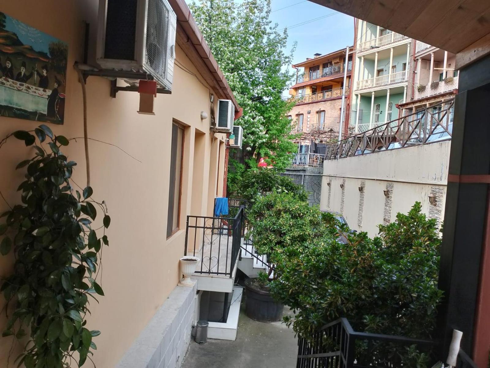 Two Lions Hotel Тбилиси Екстериор снимка