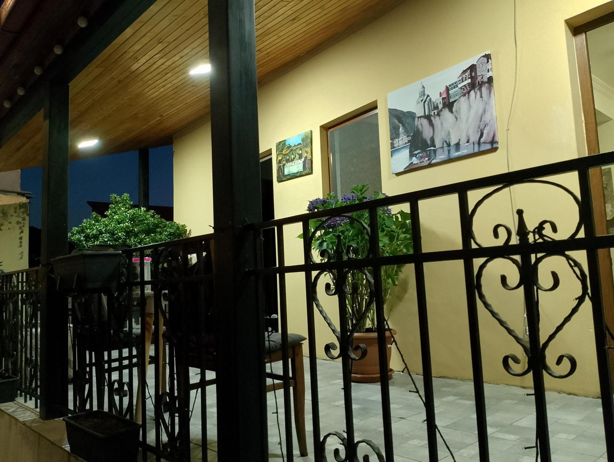 Two Lions Hotel Тбилиси Екстериор снимка