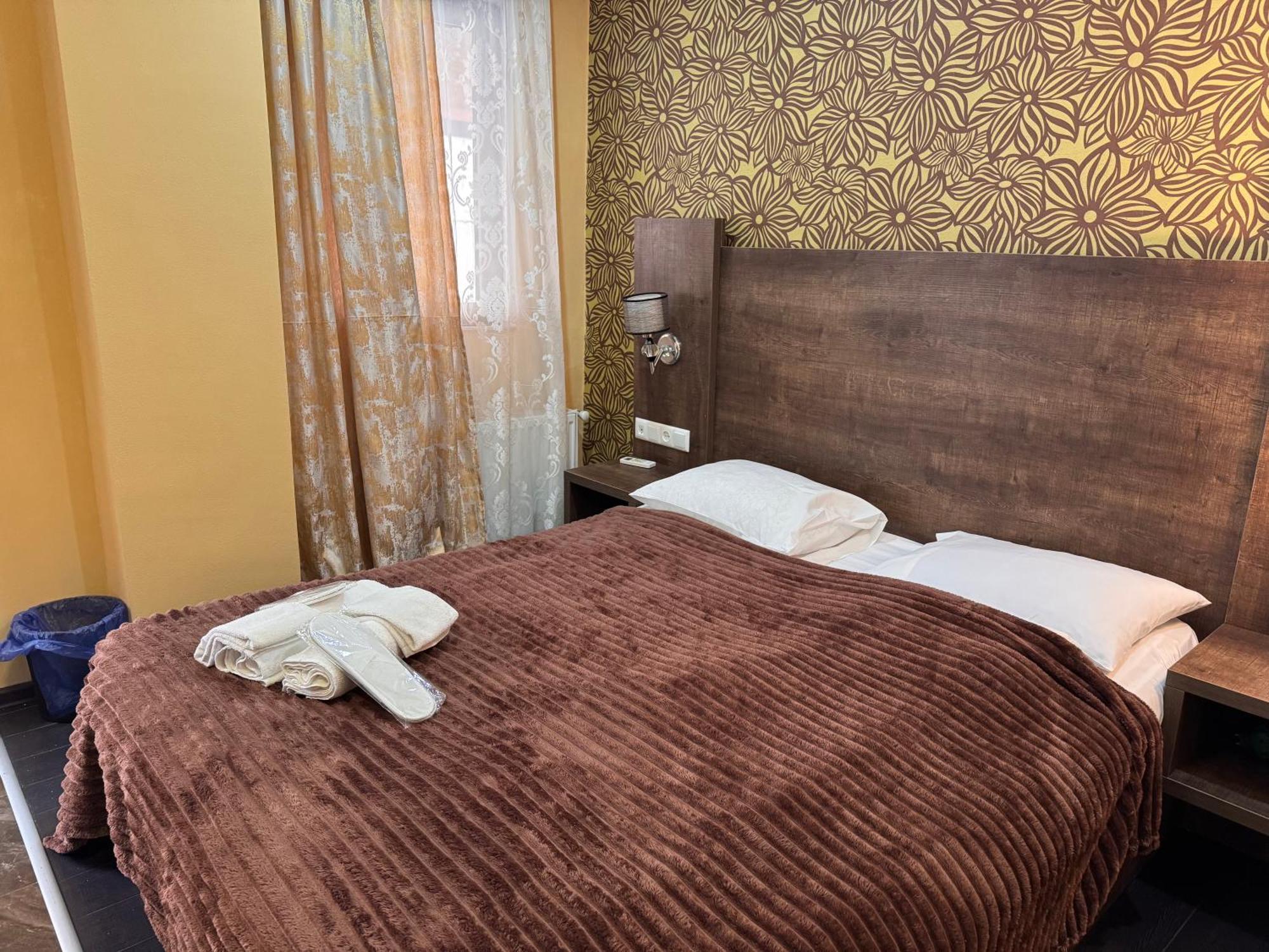Two Lions Hotel Тбилиси Екстериор снимка