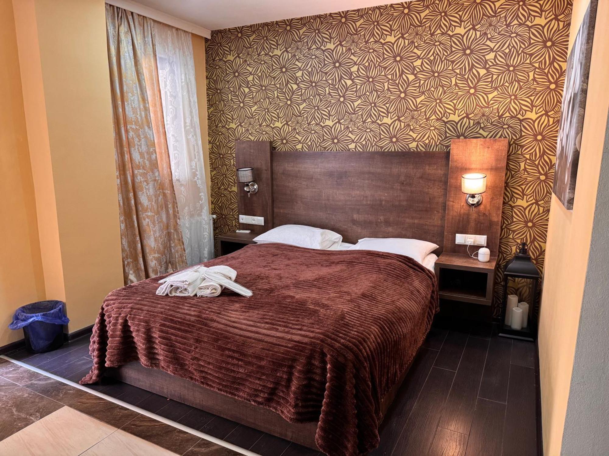 Two Lions Hotel Тбилиси Екстериор снимка