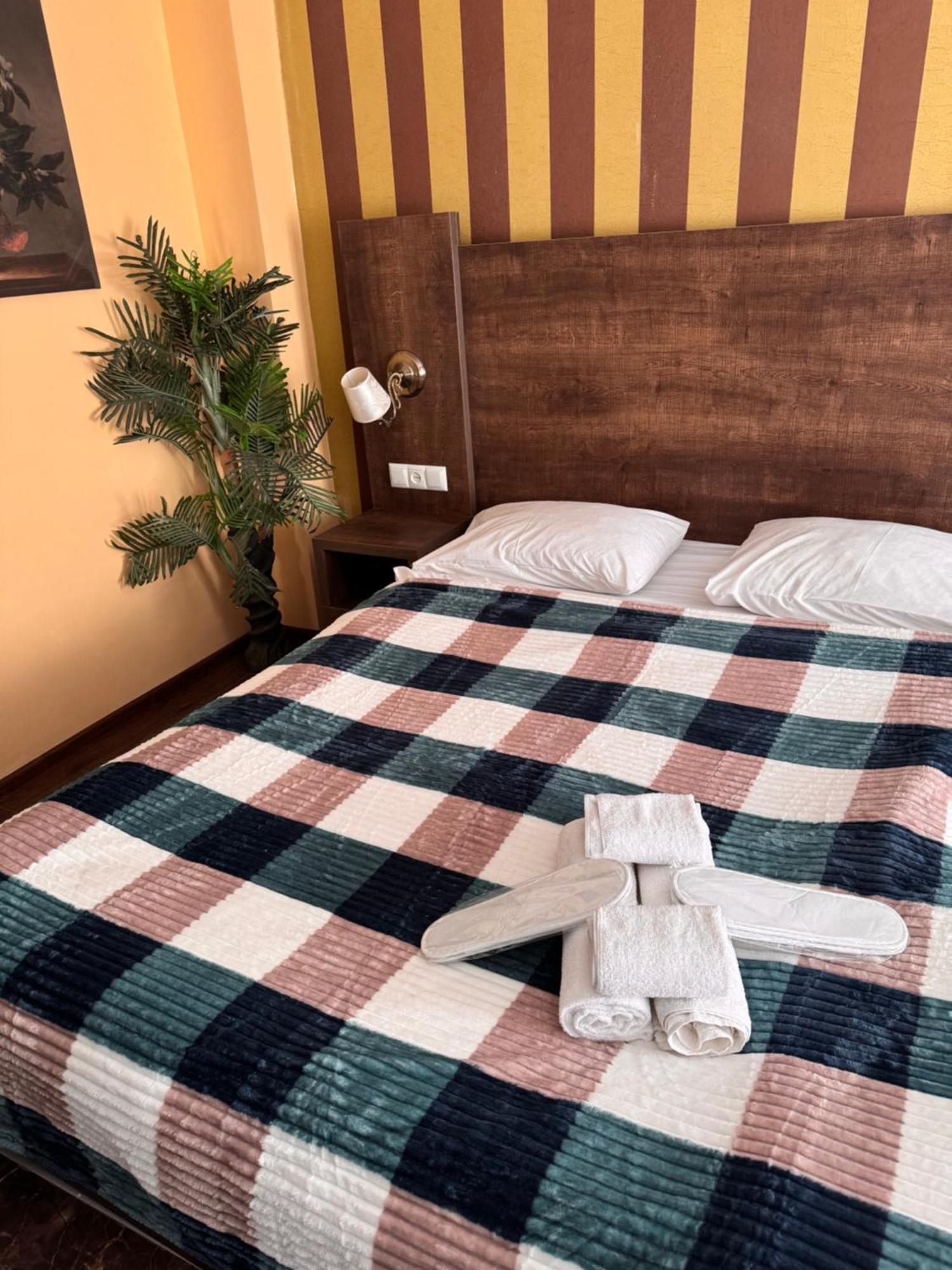 Two Lions Hotel Тбилиси Екстериор снимка